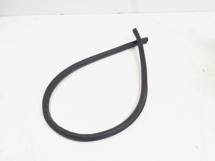 Caoutchouc capot d'un Audi TT, Autos : Pièces & Accessoires, Carrosserie & Tôlerie, Audi, Utilisé, 3 mois de garantie, Enlèvement ou Envoi