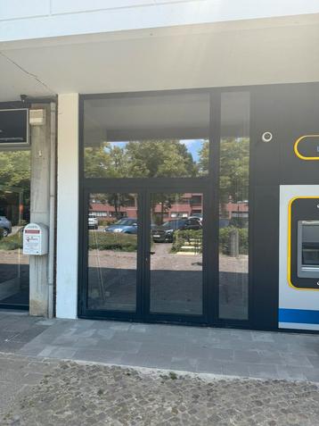 Te huur ideaal voor kappers zaak succes locatie beschikbaar voor biedingen