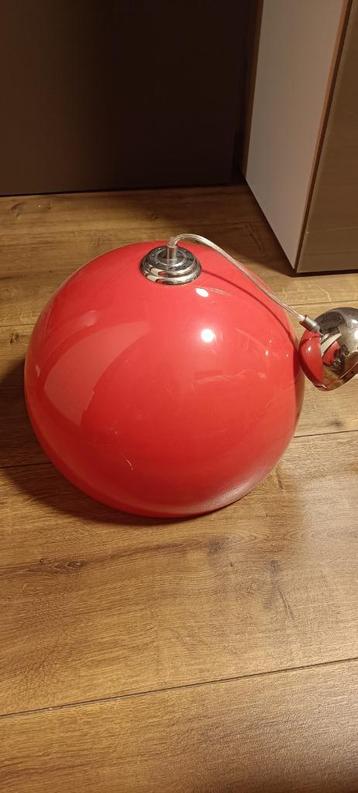 Rode retro hanglamp beschikbaar voor biedingen