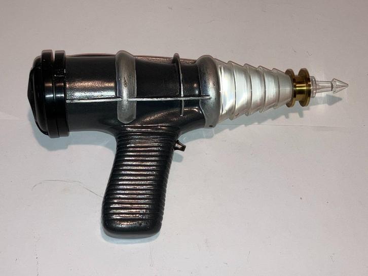 Space Gun Robby le robot taille réélle 1/1 - prototype? acce, Antiquités & Art, Antiquités | Jouets, Enlèvement ou Envoi