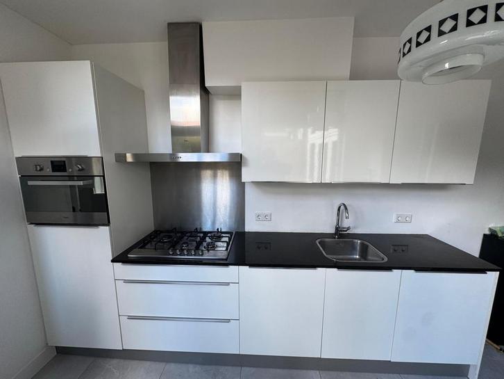 Nette Rechte Keuken Hoogglans Wit + Apparatuur GEDEMONTEERD, Huis en Inrichting, Keuken | Complete keukens, Enkelwandige keuken