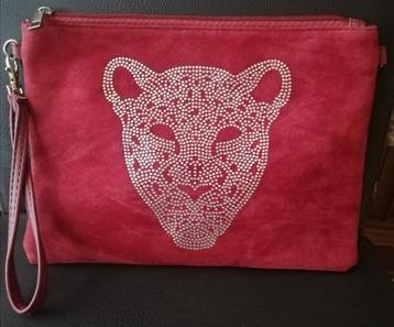 Un sac pochette 27x20 cm bordeaux  beschikbaar voor biedingen