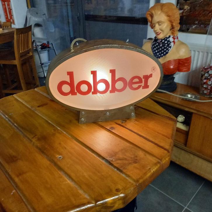 mooie lichtbak DOBBER vintage ovale lichtbak 1980 jeansmerk, Collections, Marques & Objets publicitaires, Comme neuf, Table lumineuse ou lampe (néon)