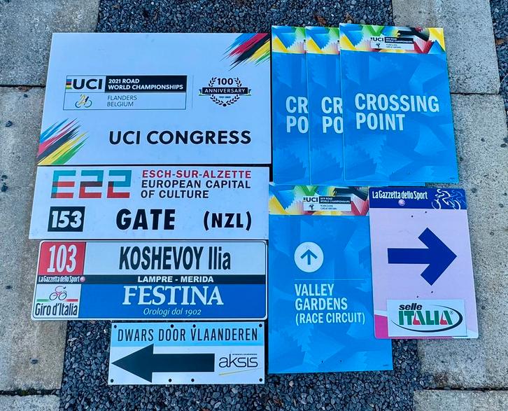 Lot pijlen / wegwijzers koers wielrennen, Sport en Fitness, Wielrennen, Gebruikt, Ophalen of Verzenden