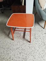 Vintage tafeltje, Enlèvement