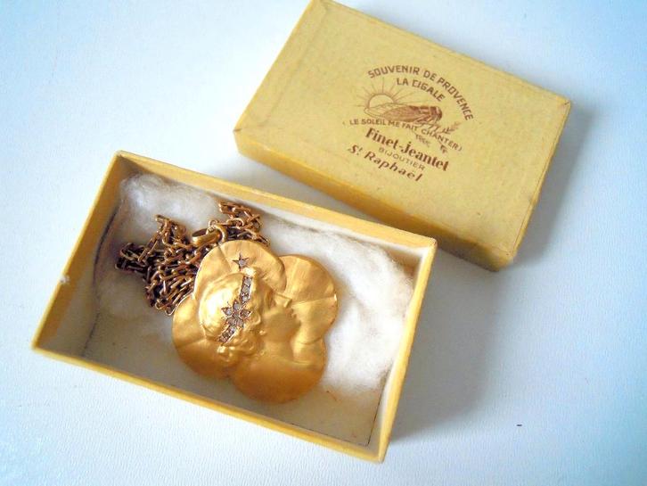 Art Nouveau medaillon & ketting in goud, Handtassen en Accessoires, Antieke sieraden, Hanger, Goud, Ophalen of Verzenden