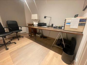 Bureau inclusief massief eikenhouten blad 2 stalenhandgrepen beschikbaar voor biedingen