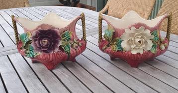 Twee jardinières art nouveau majolica beschikbaar voor biedingen