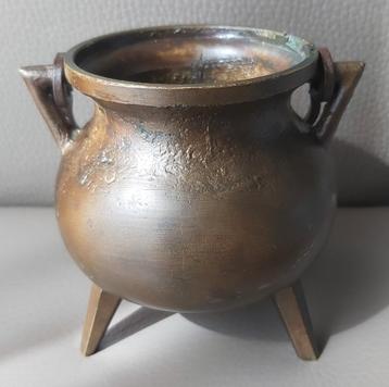 Heksenketel van brons  beschikbaar voor biedingen