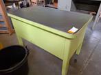 Metalen bureau, Ophalen, Bureau