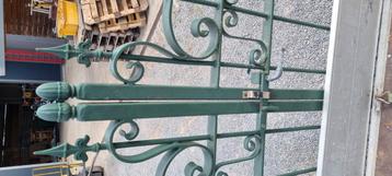 Gebruikte poort met krul en punt  beschikbaar voor biedingen