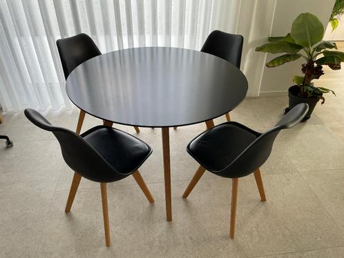 Ronde zwart gelakte eiken tafel 110 cm met 4 stoelen, Huis en Inrichting, Tafels | Eettafels, Zo goed als nieuw, 100 tot 150 cm