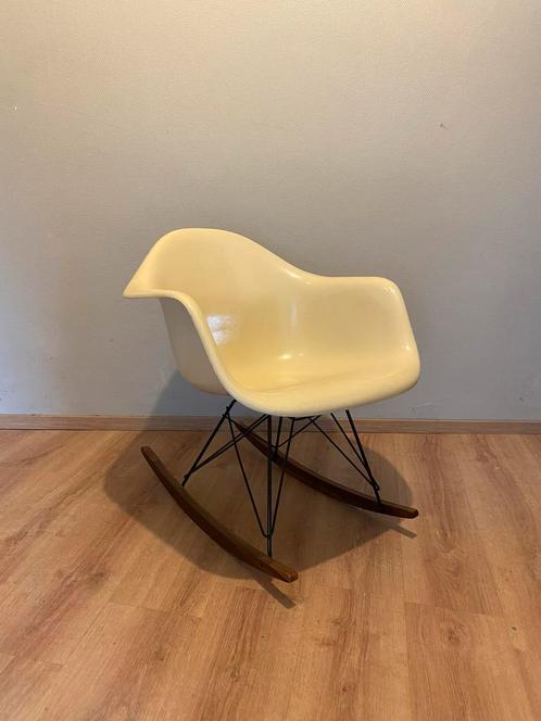 RAR Eames Fiberglass schommelstoel Herman Miller & Vitra, Huis en Inrichting, Stoelen, Zo goed als nieuw, Eén, Metaal, Overige materialen