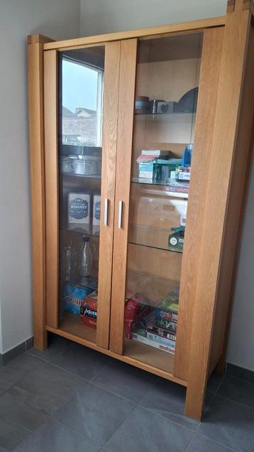 Massief eiken vitrine kast beschikbaar voor biedingen