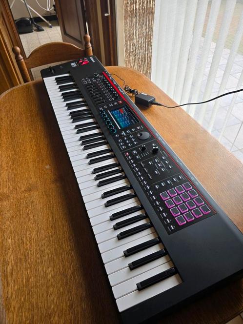 Roland fantom 07, Muziek en Instrumenten, Keyboards, Zo goed als nieuw, 76 toetsen, Roland, Ophalen