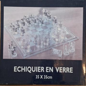 Modern glazen schaakbord