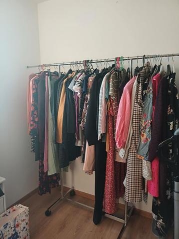 Dames kleding, nieuwstaat beschikbaar voor biedingen
