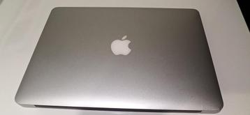 Apple macbook air / macbook white    beschikbaar voor biedingen