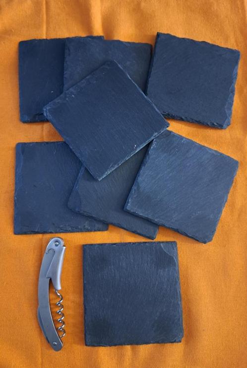 Sous verres en ardoise noire (8 pièces) et ouvre bouteille, Huis en Inrichting, Woonaccessoires | Onderzetters, Gebruikt, Overig