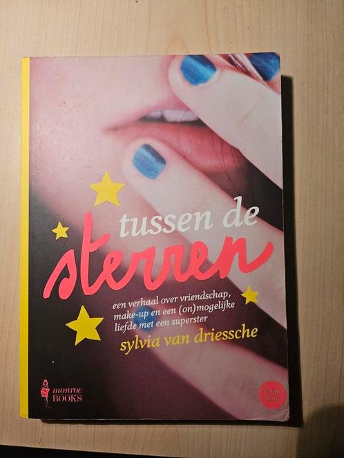 Sylvia Van Driessche - Tussen de sterren, Boeken, Kinderboeken | Jeugd | 13 jaar en ouder, Zo goed als nieuw, Ophalen