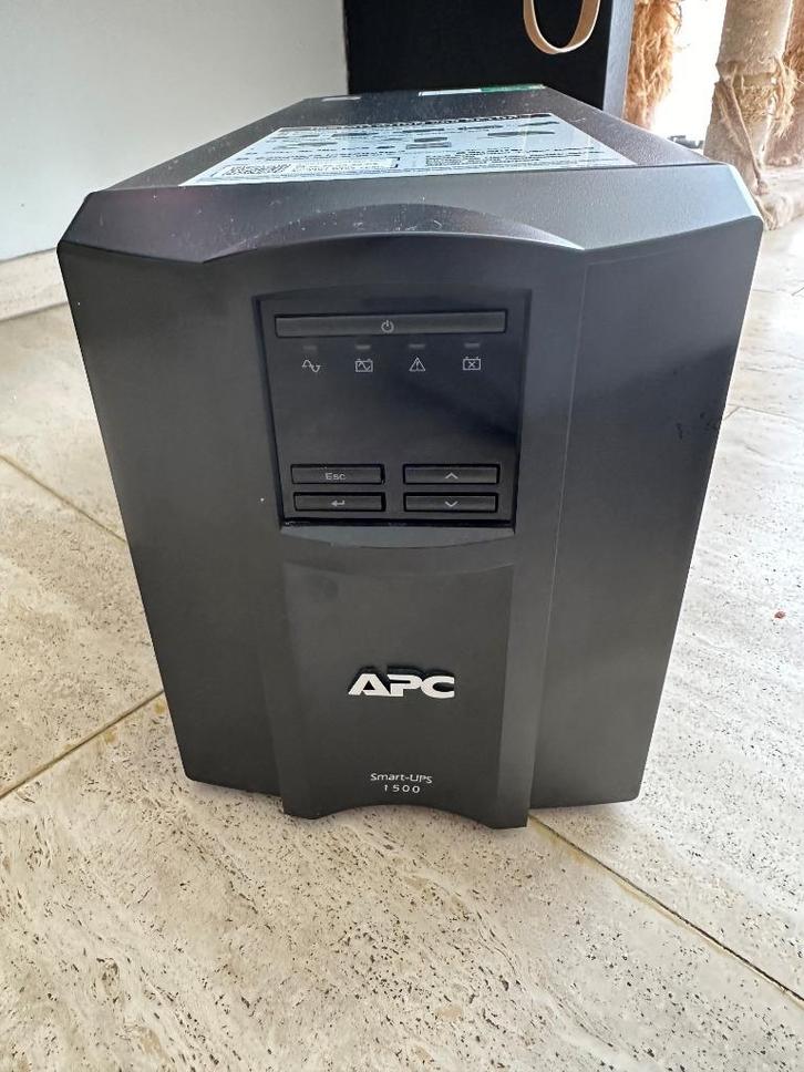 APC Smart -UPS 1500, Computers en Software, Noodvoedingen (UPS), Refurbished, Ophalen