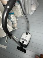 Vacuum cleaner white Miele 2210 1600W, Ophalen, Zo goed als nieuw, Stofzuiger