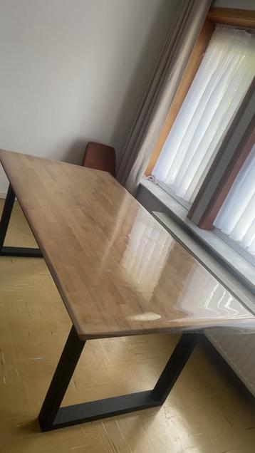 Tibor Leenbakker houten tafel beschikbaar voor biedingen