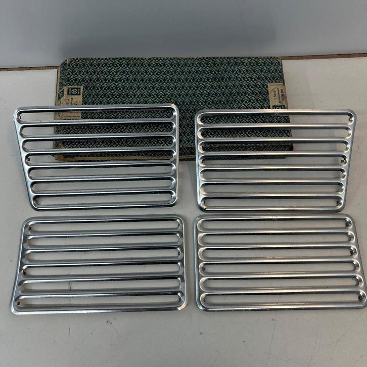 VW Kever 1972-1979 chromen sierlijst achterklep met VW-logo, Auto diversen, Auto-accessoires, Gebruikt, Ophalen of Verzenden