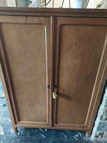 Meuble en bois  beschikbaar voor biedingen