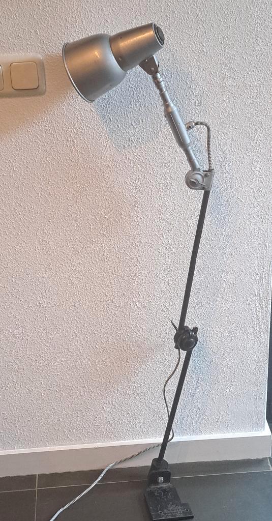 ancienne lampe d'établi industrielle à 3 bras et autres, Antiquités & Art, Antiquités | Éclairage, Enlèvement