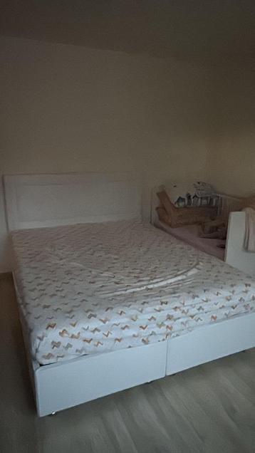 Tweepersoonsbed met opbergruimte + matras (200x160 cm) beschikbaar voor biedingen