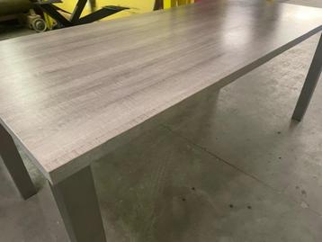 Hoge tafel - L. 2,20 m - Br. 1,10 m - H. 0,95 m  beschikbaar voor biedingen