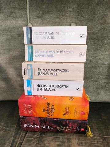 De Aardkinderen.    (Jean M. Auel, volledige reeks) beschikbaar voor biedingen