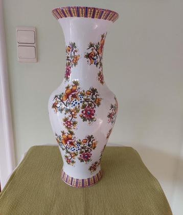 grand vase en porcelaine à décor de fleurs H 46 cm