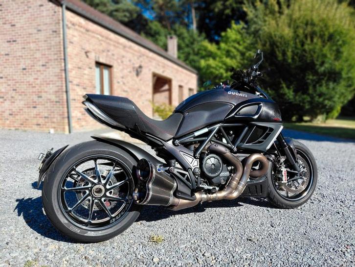 Ducati Diavel Black Carbon, Motoren, Motoren | Ducati, Particulier