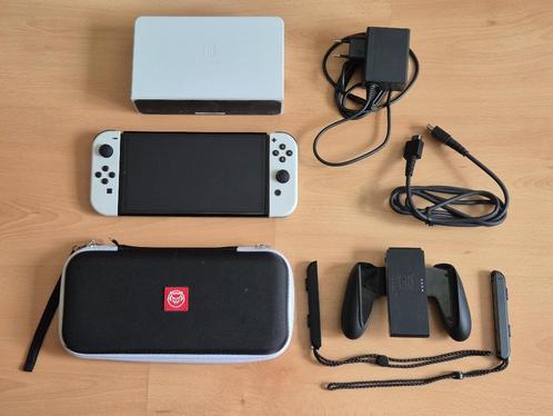 Nintendo Switch OLED in zeer goede staat, Games en Spelcomputers, Spelcomputers | Nintendo Switch, Zo goed als nieuw, Switch OLED