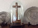Kruisbeeld onder stolp, Antiek en Kunst, Ophalen of Verzenden