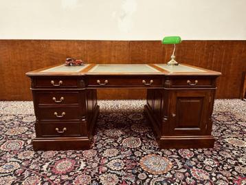 Klassiek Engels Chesterfield Bureau Partnerdesk beschikbaar voor biedingen