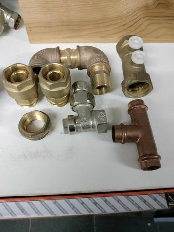 Sanitair stukken beschikbaar voor biedingen