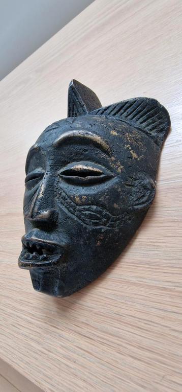 Masque En Bronze. Art Primitif Africain. Bénin. Art Tribal disponible aux enchères