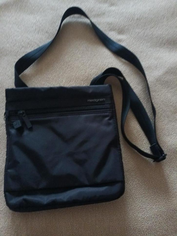 Hedgren schoudertas, Handtassen en Accessoires, Tassen | Schoudertassen, Nieuw, Overige merken, Zwart, Ophalen