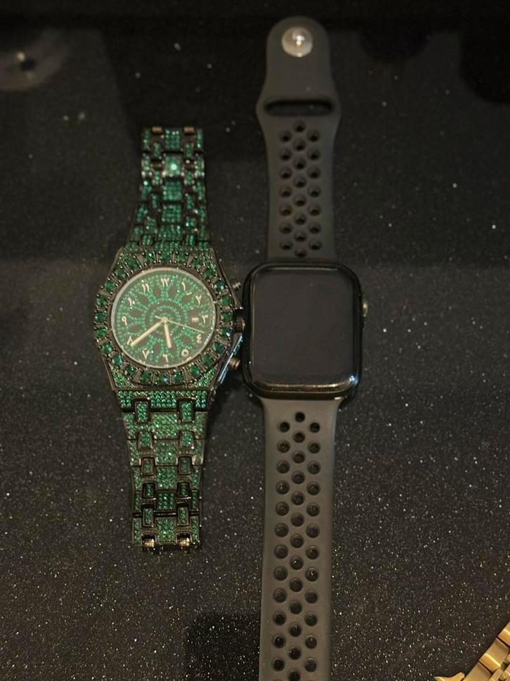 ️Apple watch serie7 45mm+1watch gift, Handtassen en Accessoires, Smartwatches, Zo goed als nieuw, Ophalen