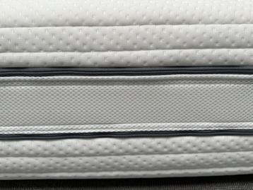 Matelas hybride de luxe disponible aux enchères