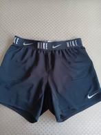 Short Nike Dry Fit noir taille 128-137 cm, Enfants & Bébés, Vêtements enfant | Taille 128, Enlèvement ou Envoi, Comme neuf