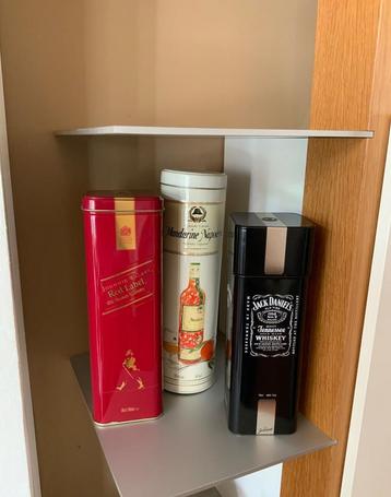 De metalen dozen van Jack Daniel beschikbaar voor biedingen