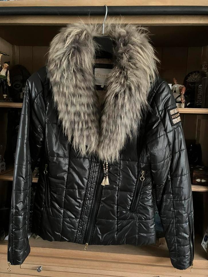 Prachtige zwarte donsjas van Nickelson met  pels kraag, Kleding | Dames, Jassen | Winter, Maat 46/48 (XL) of groter, Ophalen of Verzenden