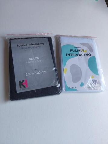 421) 2 zakken plakvlies 250x100cm wit + zwart beschikbaar voor biedingen