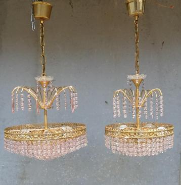 LAMPE SUSPENDUE EN CRISTAL ROSE AVEC LUSTRES EN STRASS VINTA disponible aux enchères