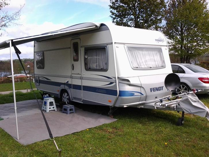 Fendt caravan 470TF Saphir 2005, Caravans en Kamperen, Caravans, Particulier, tot en met 4, 1000 - 1250 kg, Rondzit, Fendt, Lengtebed