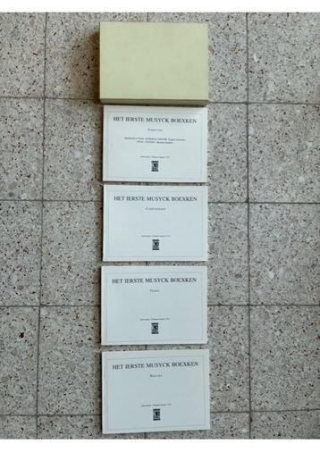 Oude muziekboekjes beschikbaar voor biedingen